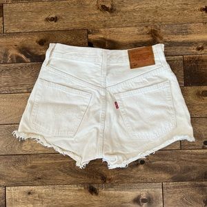 Levi’s 501 Shorts in Natural Instinct- size 24 women’s